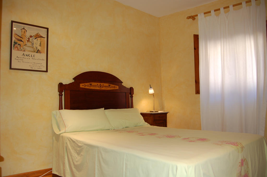 Cal Pastor Guest House La Pobla de Cervoles Room photo